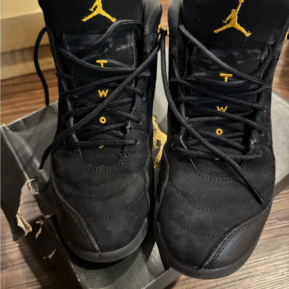 Jordan Men's Sneakers in Black and Gold